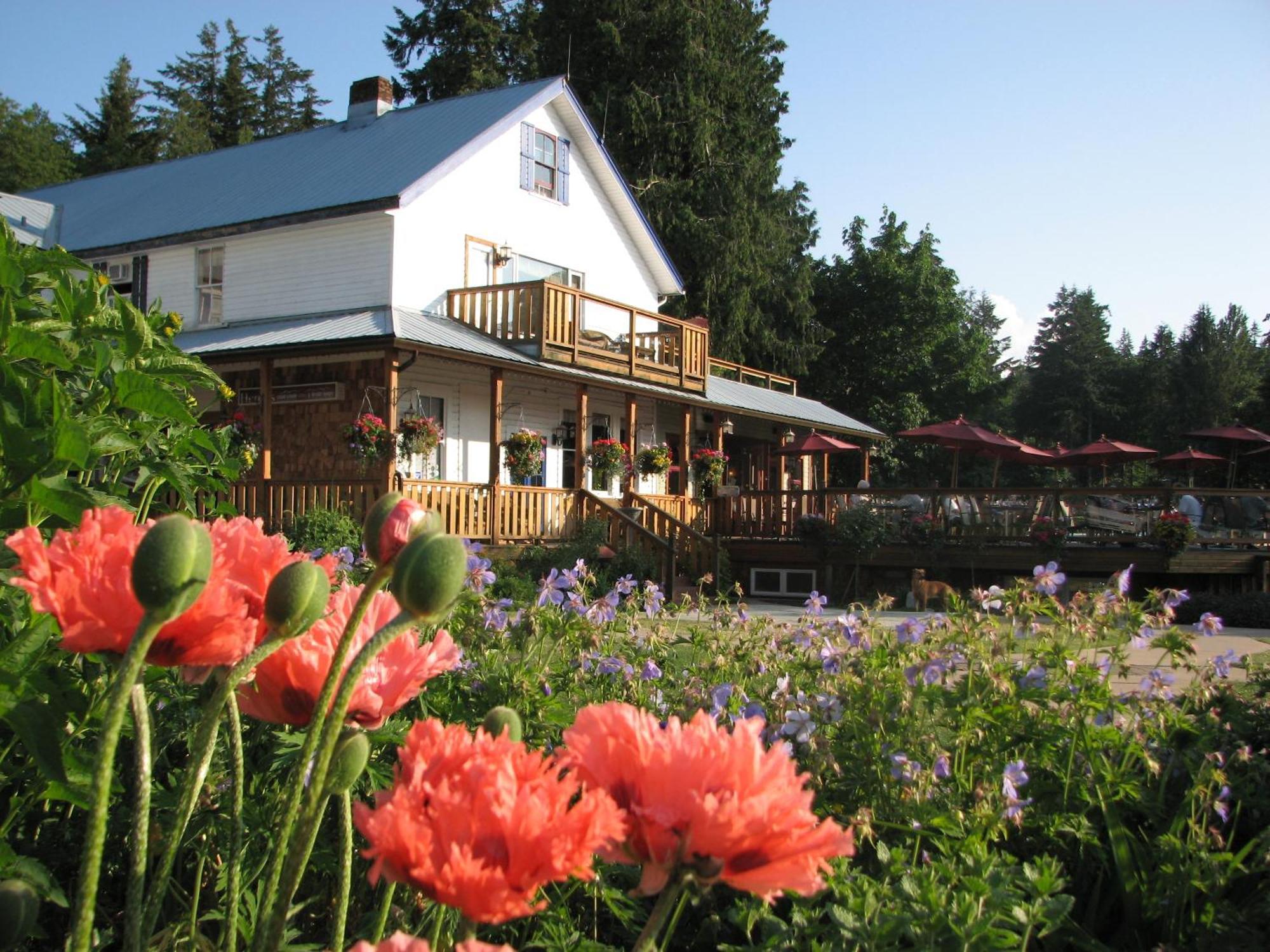 Heriot Bay Inn Bagian luar foto