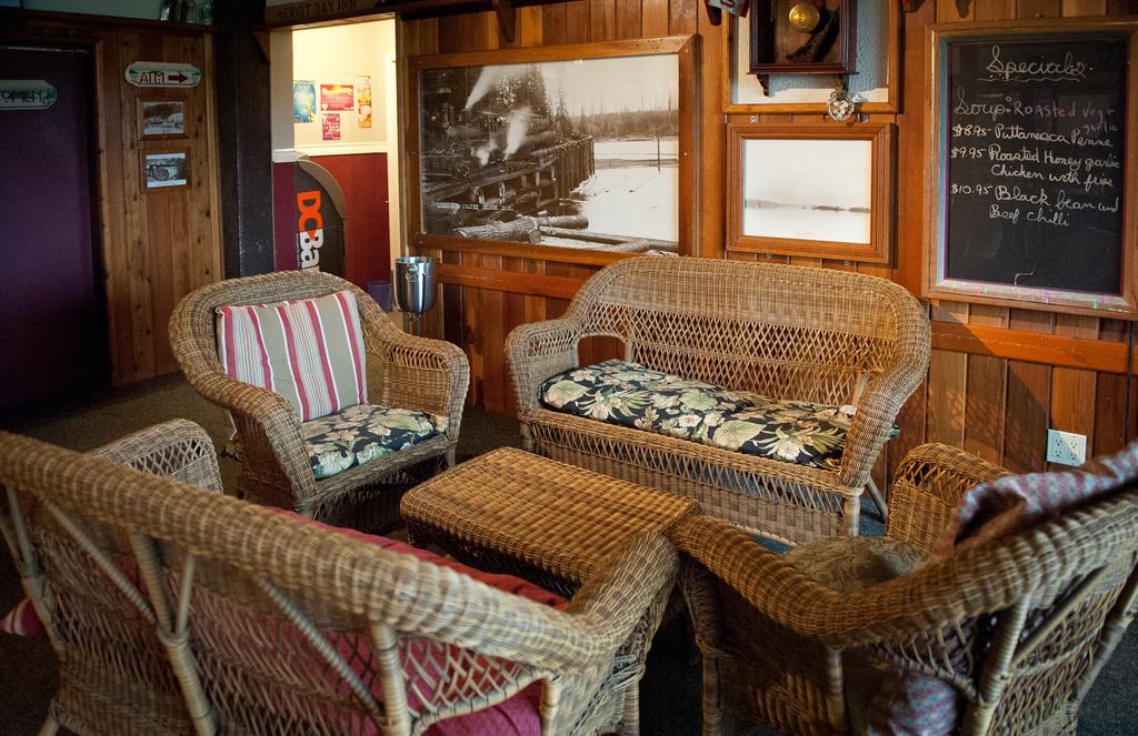 Heriot Bay Inn Bagian luar foto