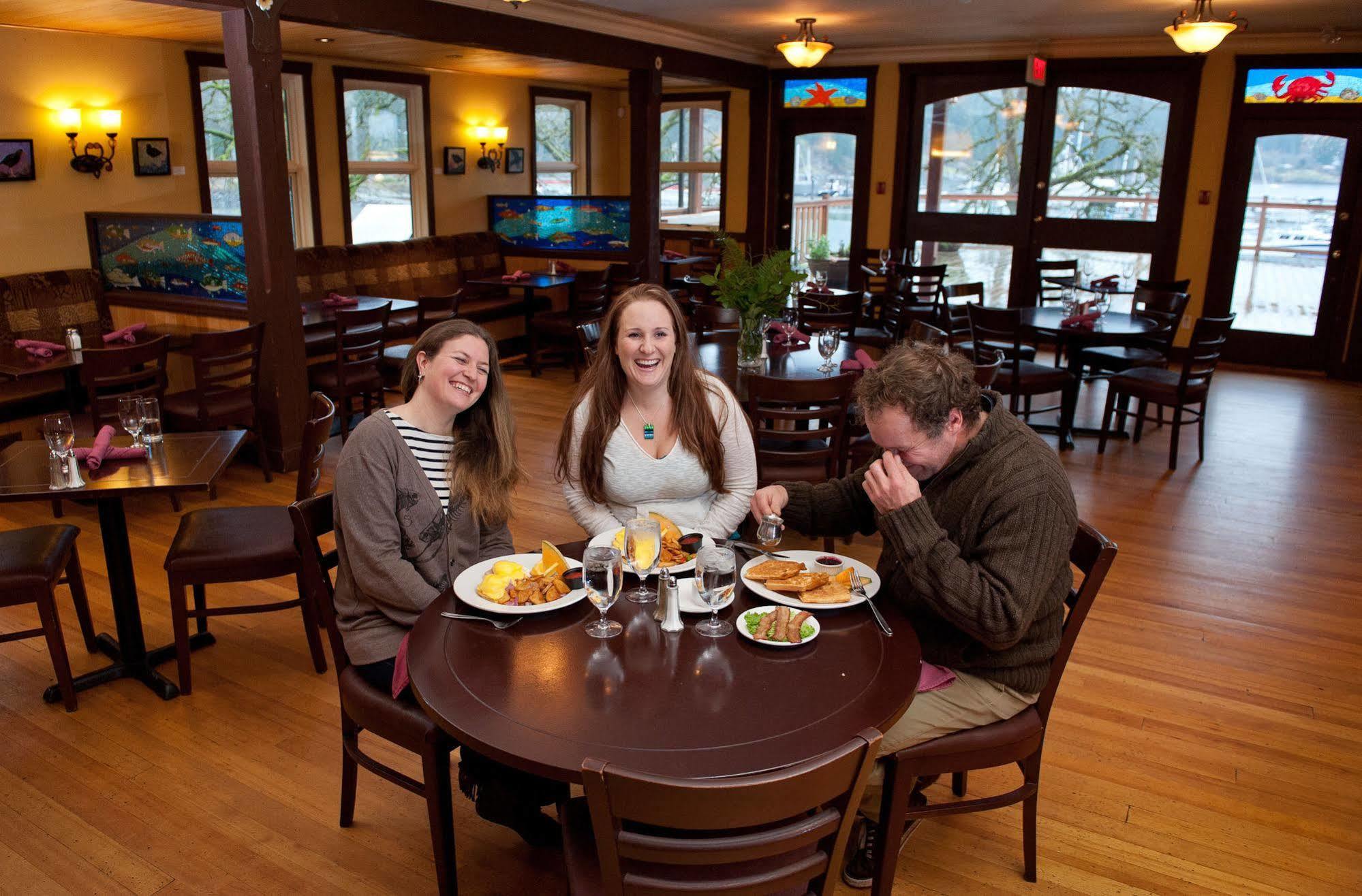 Heriot Bay Inn Bagian luar foto