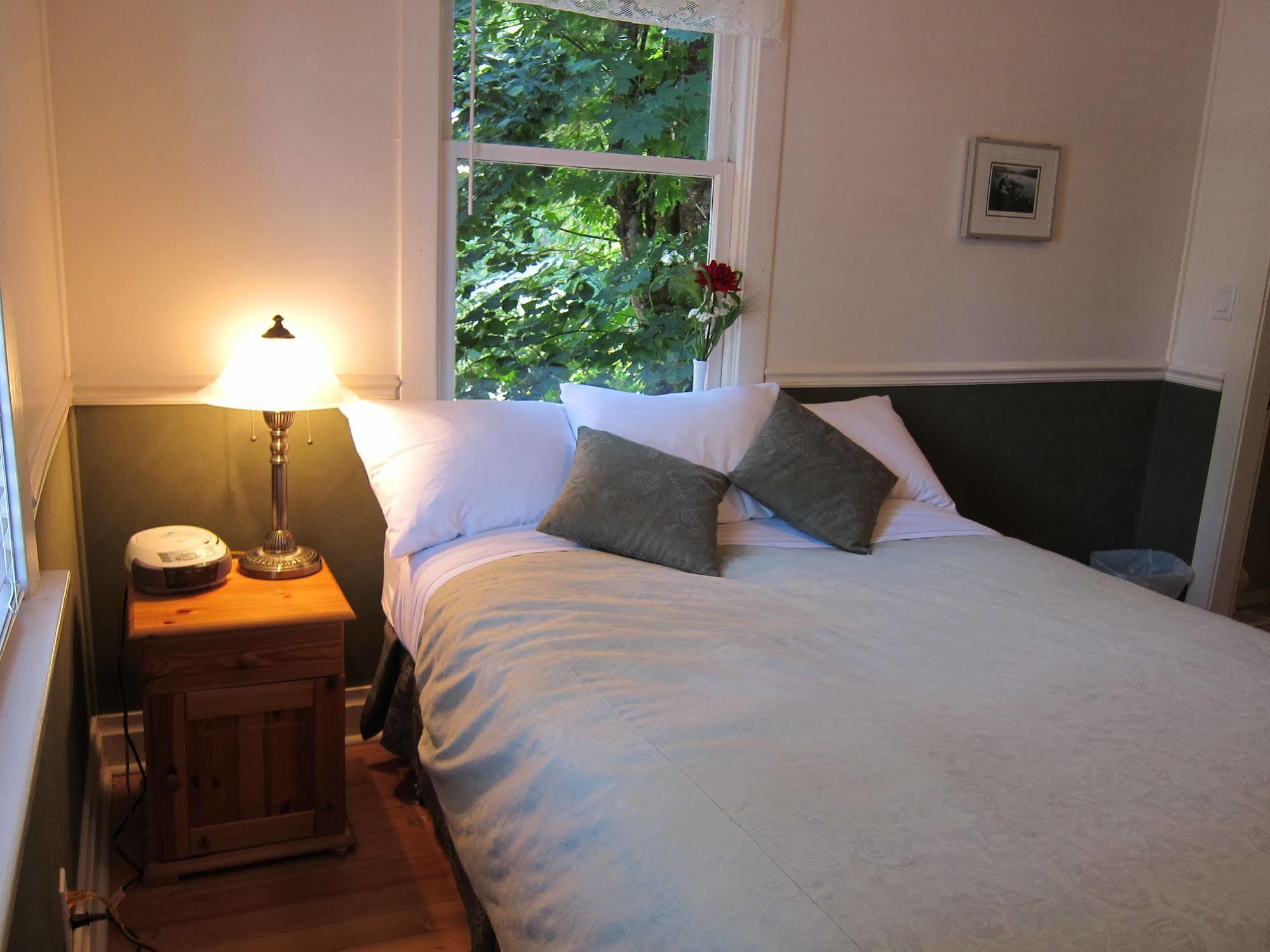 Heriot Bay Inn Bagian luar foto