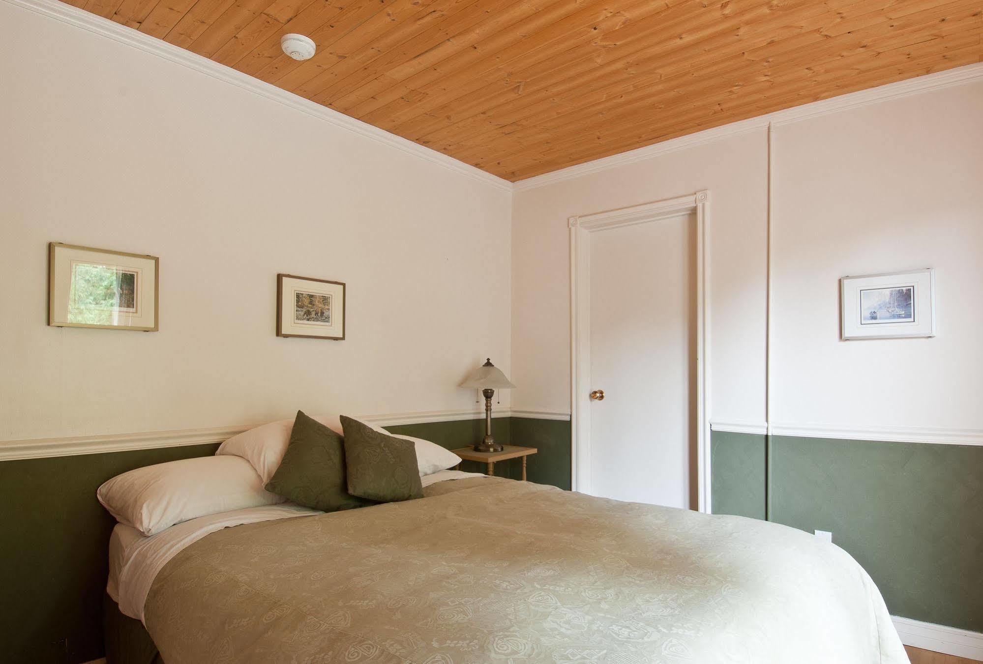 Heriot Bay Inn Bagian luar foto