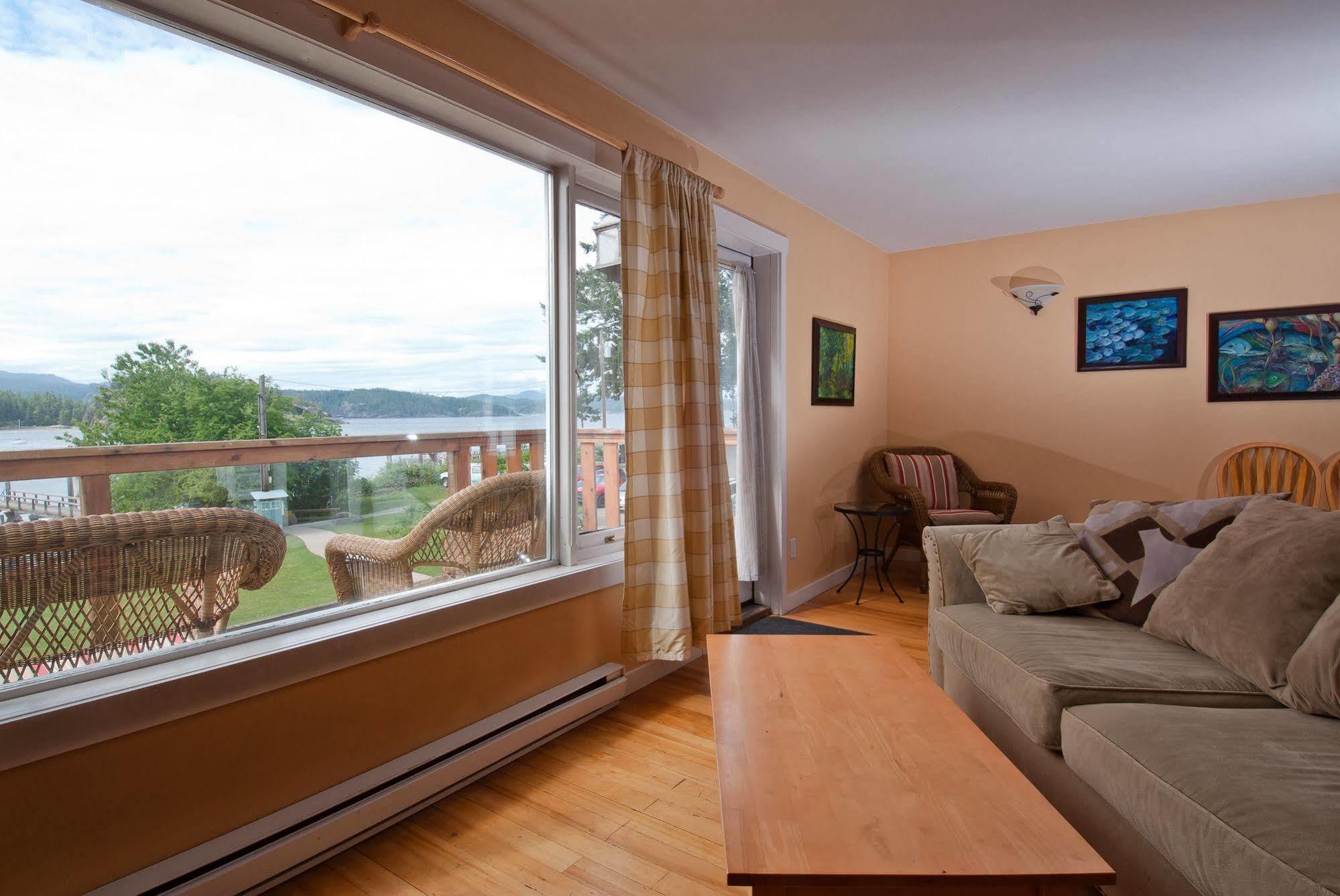 Heriot Bay Inn Bagian luar foto