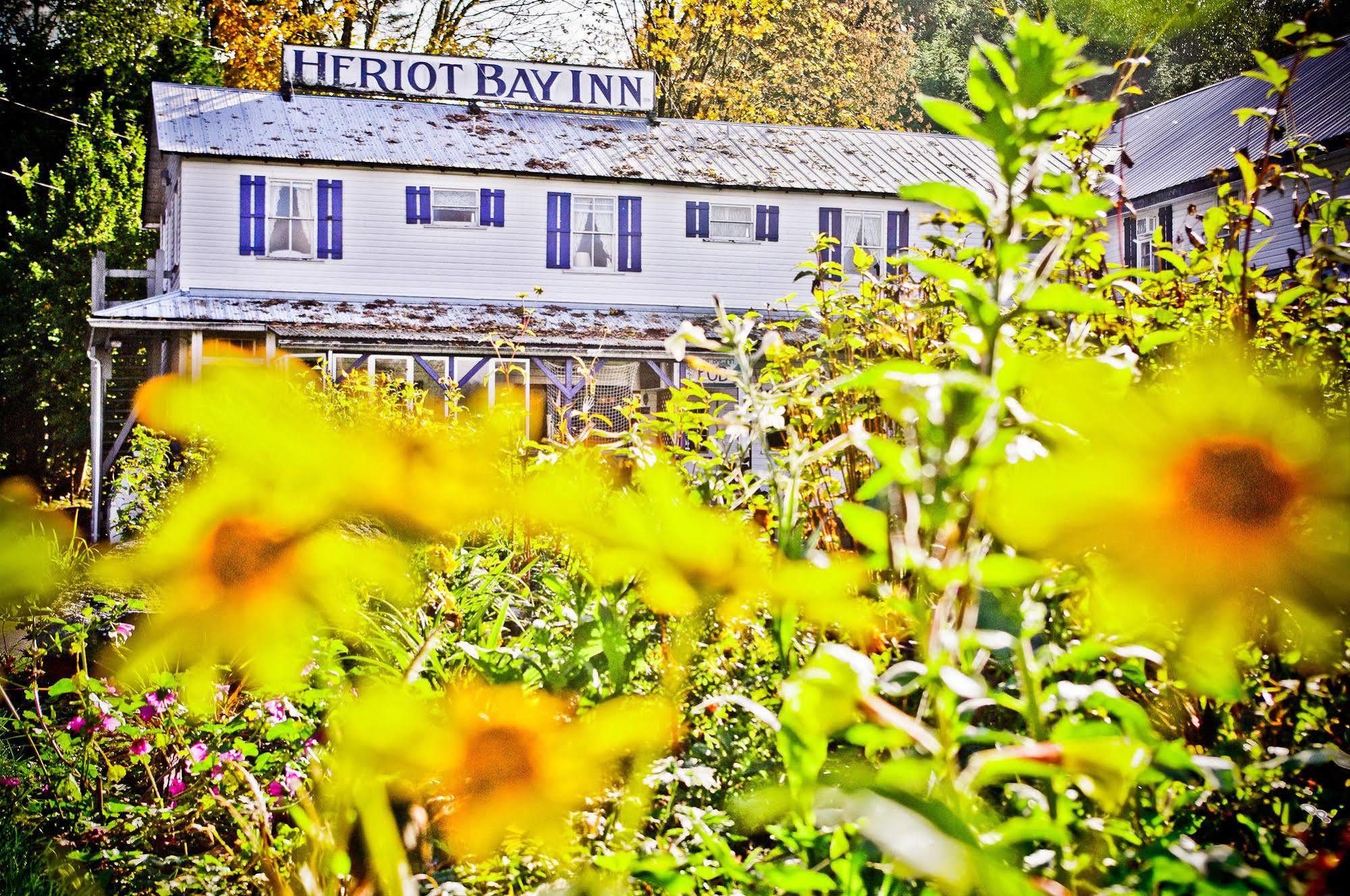 Heriot Bay Inn Bagian luar foto