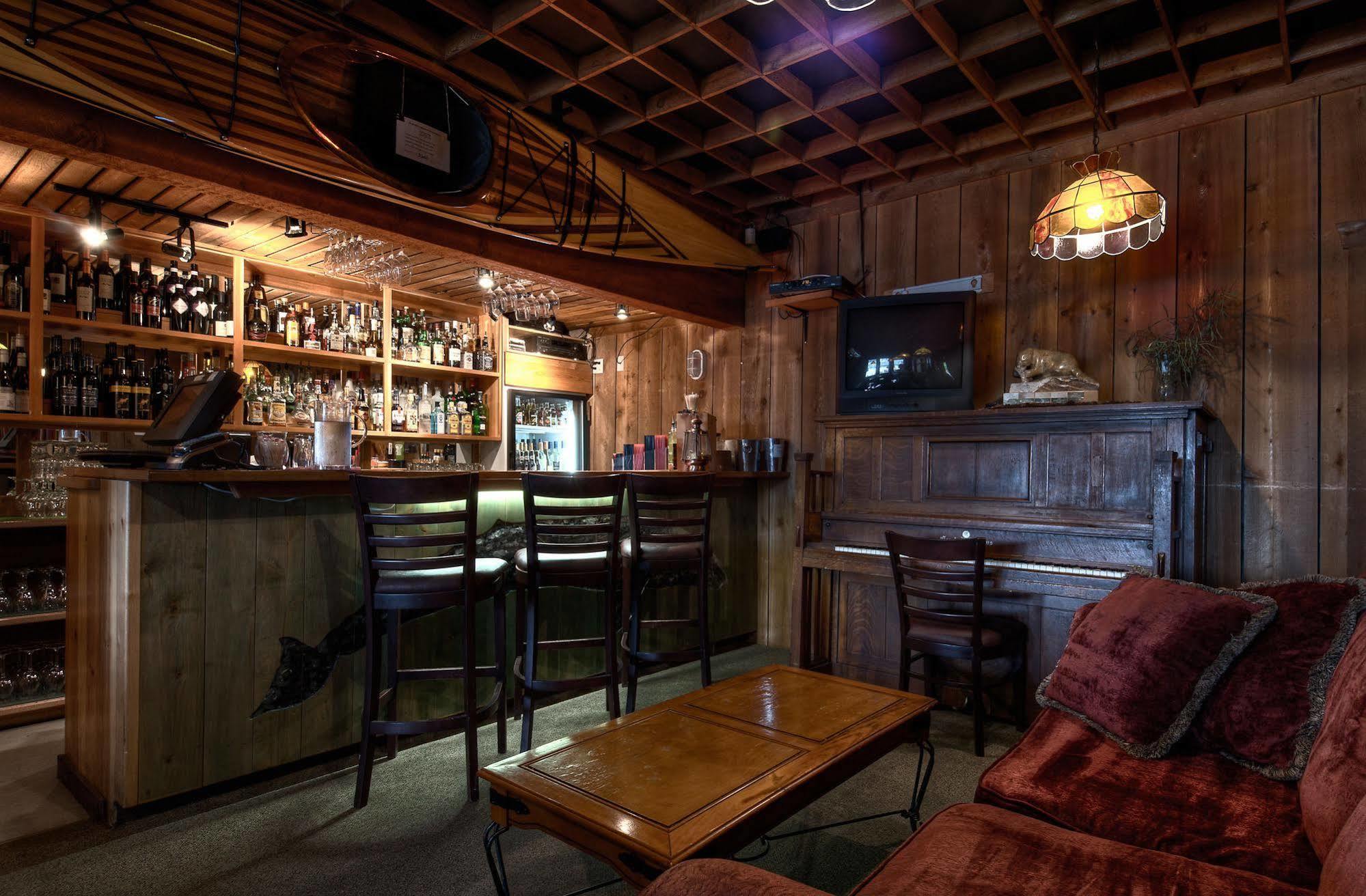 Heriot Bay Inn Bagian luar foto